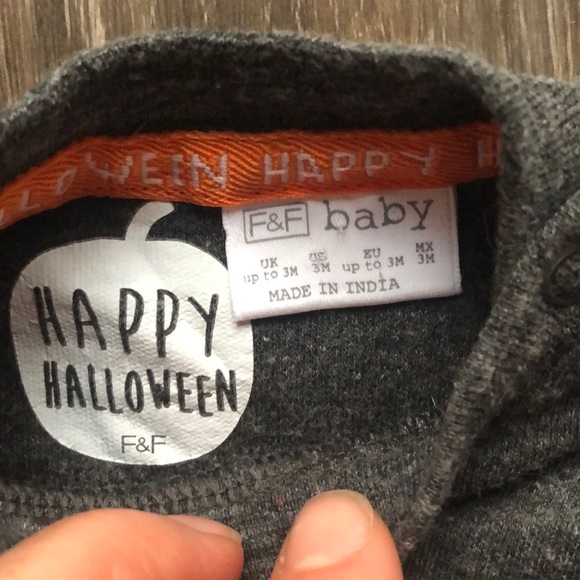 Happy Halloween Baby Sleeper Sz 0-3 months - Picture 2 of 3